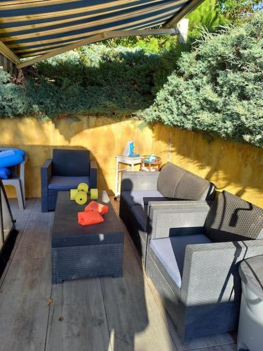 Bas De Villa, 2 Terrasses, Piscine, Spa, Sauna... Neffes ภายนอก รูปภาพ